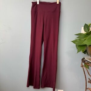 ✨3/$20✨ Wine Color Athletic Flare Leggings. No Brand. Women’s Size Medium